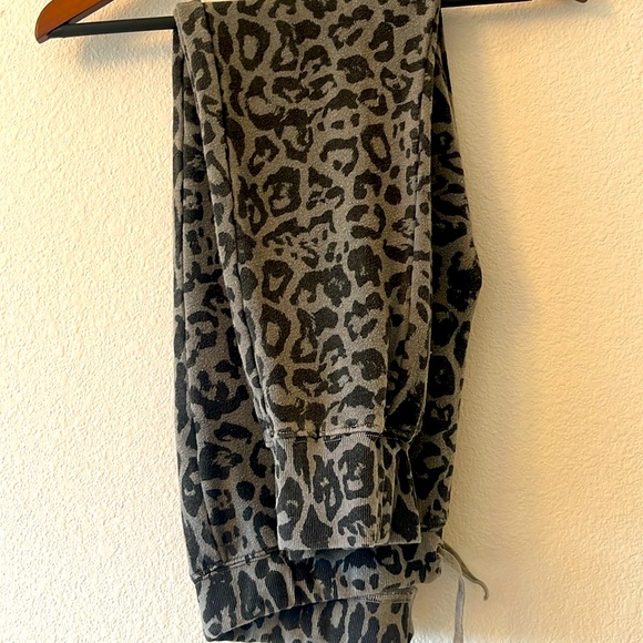 PAM & GELA Leopard joggers Sz S - Picture 5 of 5